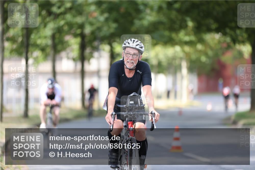 11.08.2024 - GEWOBA Citytriathlon Bremen H.Heesch http://msf.ph/oto/6801625 11.08.2024 12:02:07 Laufen  meine-sportfotos.de