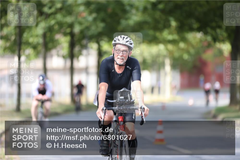 11.08.2024 - GEWOBA Citytriathlon Bremen H.Heesch http://msf.ph/oto/6801627 11.08.2024 12:02:07 Laufen  meine-sportfotos.de