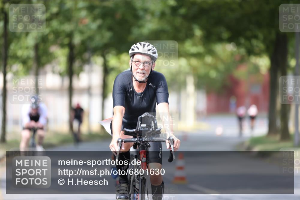 11.08.2024 - GEWOBA Citytriathlon Bremen H.Heesch http://msf.ph/oto/6801630 11.08.2024 12:02:07 Laufen  meine-sportfotos.de
