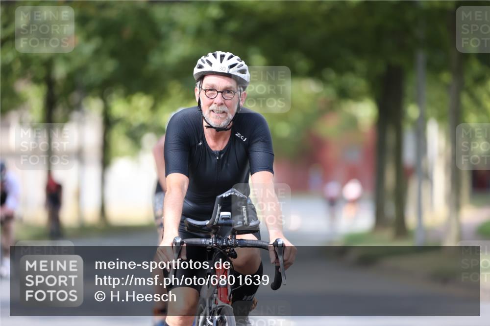 11.08.2024 - GEWOBA Citytriathlon Bremen H.Heesch http://msf.ph/oto/6801639 11.08.2024 12:02:08 Laufen  meine-sportfotos.de