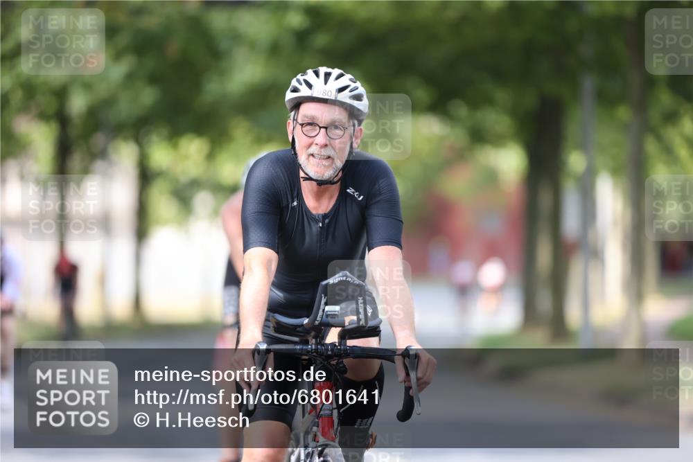 11.08.2024 - GEWOBA Citytriathlon Bremen H.Heesch http://msf.ph/oto/6801641 11.08.2024 12:02:08 Laufen  meine-sportfotos.de