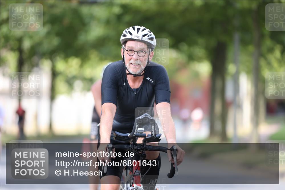 11.08.2024 - GEWOBA Citytriathlon Bremen H.Heesch http://msf.ph/oto/6801643 11.08.2024 12:02:08 Laufen  meine-sportfotos.de