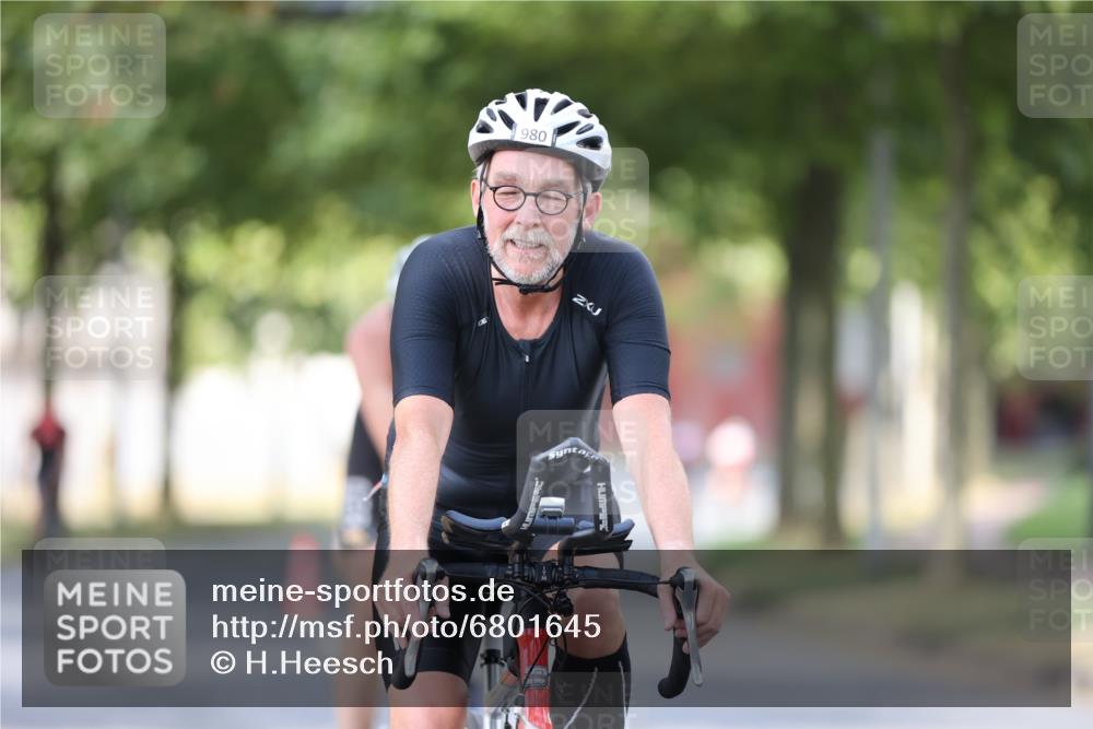 11.08.2024 - GEWOBA Citytriathlon Bremen H.Heesch http://msf.ph/oto/6801645 11.08.2024 12:02:08 Laufen  meine-sportfotos.de
