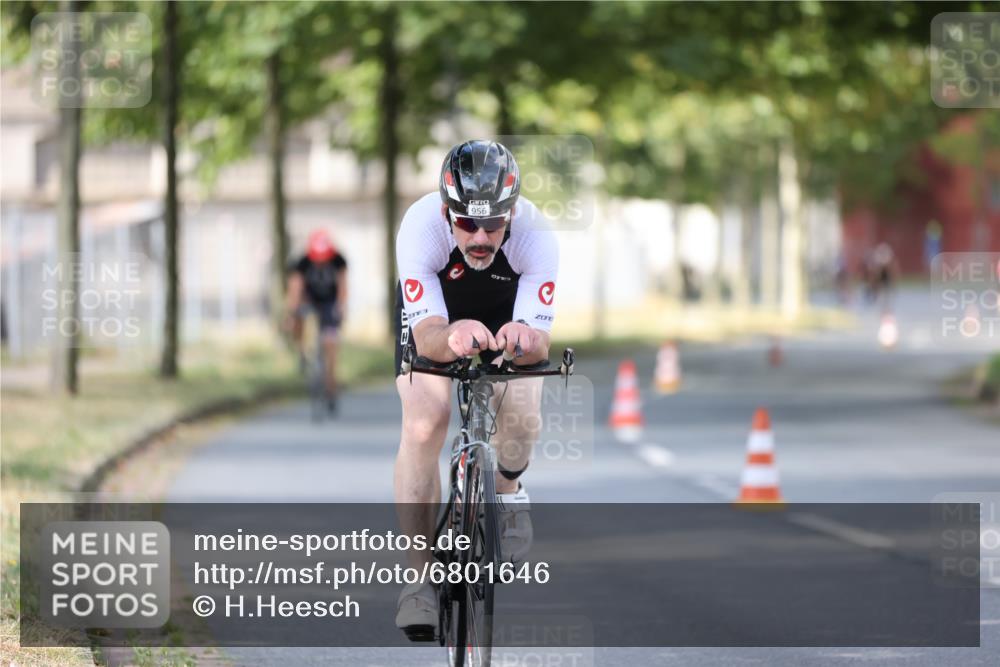 11.08.2024 - GEWOBA Citytriathlon Bremen H.Heesch http://msf.ph/oto/6801646 11.08.2024 12:02:09 Laufen  meine-sportfotos.de
