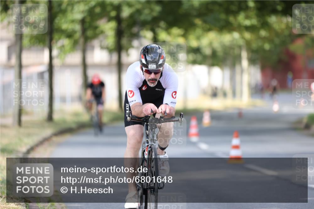 11.08.2024 - GEWOBA Citytriathlon Bremen H.Heesch http://msf.ph/oto/6801648 11.08.2024 12:02:09 Laufen  meine-sportfotos.de