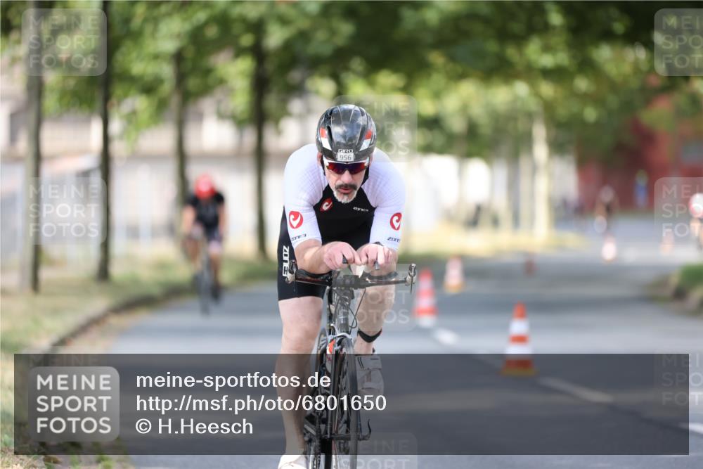 11.08.2024 - GEWOBA Citytriathlon Bremen H.Heesch http://msf.ph/oto/6801650 11.08.2024 12:02:09 Laufen  meine-sportfotos.de