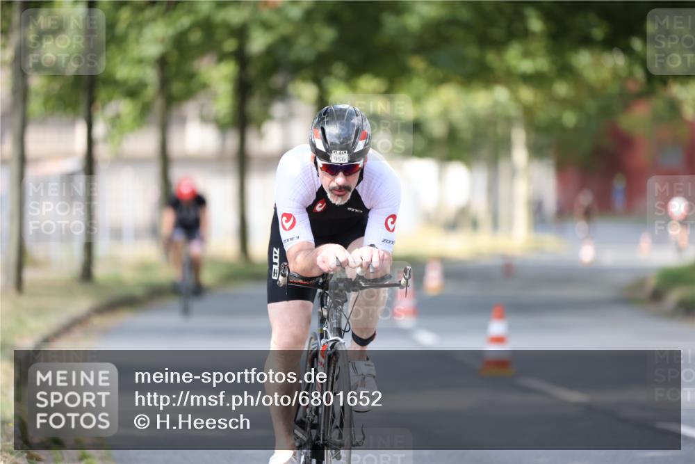 11.08.2024 - GEWOBA Citytriathlon Bremen H.Heesch http://msf.ph/oto/6801652 11.08.2024 12:02:09 Laufen  meine-sportfotos.de