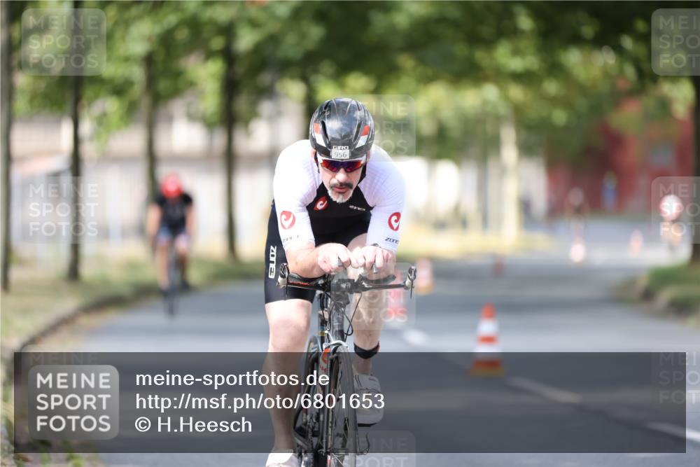11.08.2024 - GEWOBA Citytriathlon Bremen H.Heesch http://msf.ph/oto/6801653 11.08.2024 12:02:09 Laufen  meine-sportfotos.de