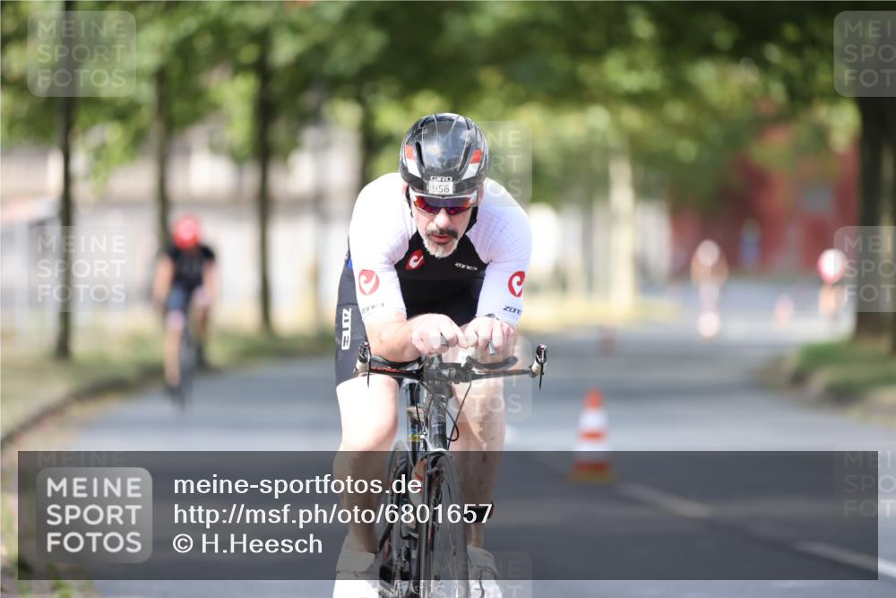 11.08.2024 - GEWOBA Citytriathlon Bremen H.Heesch http://msf.ph/oto/6801657 11.08.2024 12:02:09 Laufen  meine-sportfotos.de