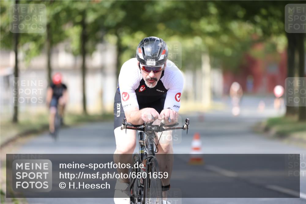 11.08.2024 - GEWOBA Citytriathlon Bremen H.Heesch http://msf.ph/oto/6801659 11.08.2024 12:02:09 Laufen  meine-sportfotos.de