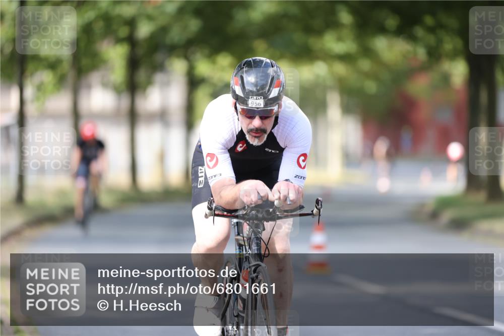 11.08.2024 - GEWOBA Citytriathlon Bremen H.Heesch http://msf.ph/oto/6801661 11.08.2024 12:02:09 Laufen  meine-sportfotos.de