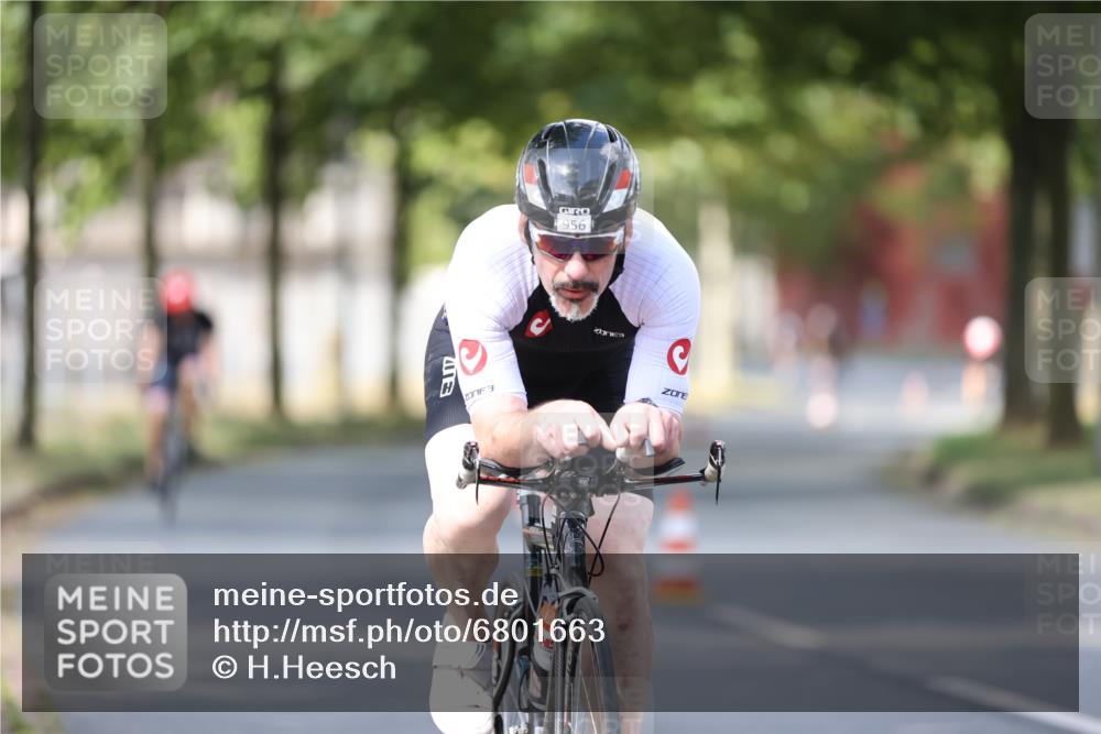 11.08.2024 - GEWOBA Citytriathlon Bremen H.Heesch http://msf.ph/oto/6801663 11.08.2024 12:02:09 Laufen  meine-sportfotos.de