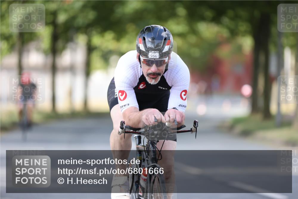 11.08.2024 - GEWOBA Citytriathlon Bremen H.Heesch http://msf.ph/oto/6801666 11.08.2024 12:02:10 Laufen  meine-sportfotos.de