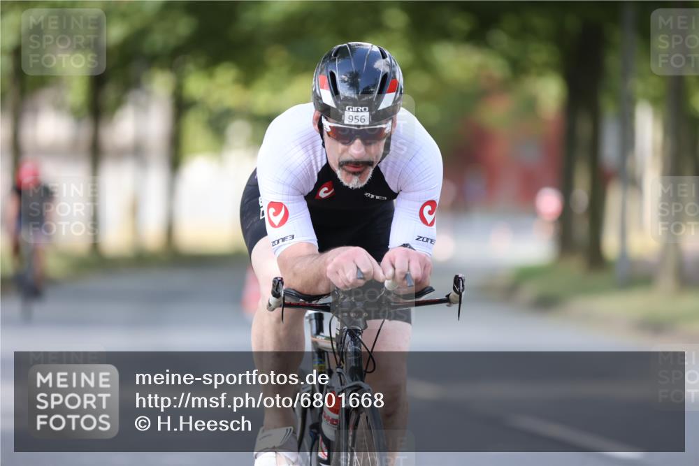 11.08.2024 - GEWOBA Citytriathlon Bremen H.Heesch http://msf.ph/oto/6801668 11.08.2024 12:02:10 Laufen  meine-sportfotos.de