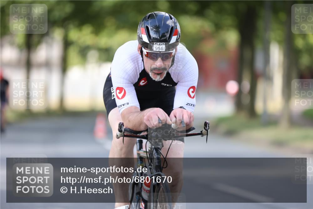 11.08.2024 - GEWOBA Citytriathlon Bremen H.Heesch http://msf.ph/oto/6801670 11.08.2024 12:02:10 Laufen  meine-sportfotos.de