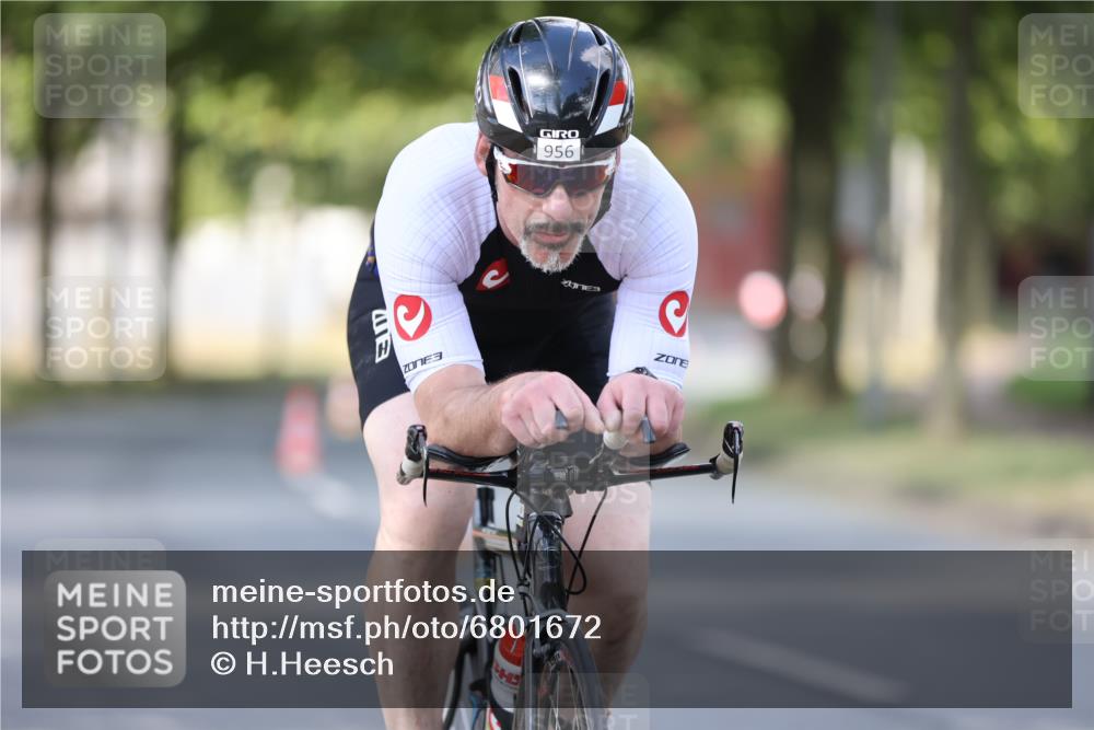 11.08.2024 - GEWOBA Citytriathlon Bremen H.Heesch http://msf.ph/oto/6801672 11.08.2024 12:02:10 Laufen  meine-sportfotos.de