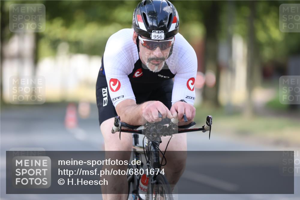 11.08.2024 - GEWOBA Citytriathlon Bremen H.Heesch http://msf.ph/oto/6801674 11.08.2024 12:02:10 Laufen  meine-sportfotos.de