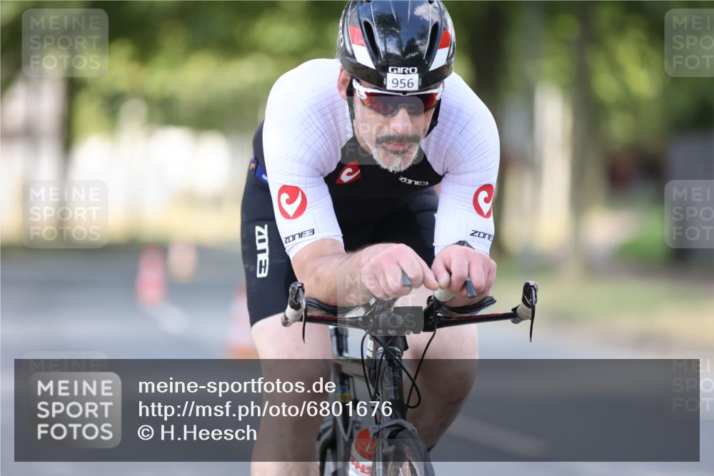 11.08.2024 - GEWOBA Citytriathlon Bremen H.Heesch http://msf.ph/oto/6801676 11.08.2024 12:02:10 Laufen  meine-sportfotos.de