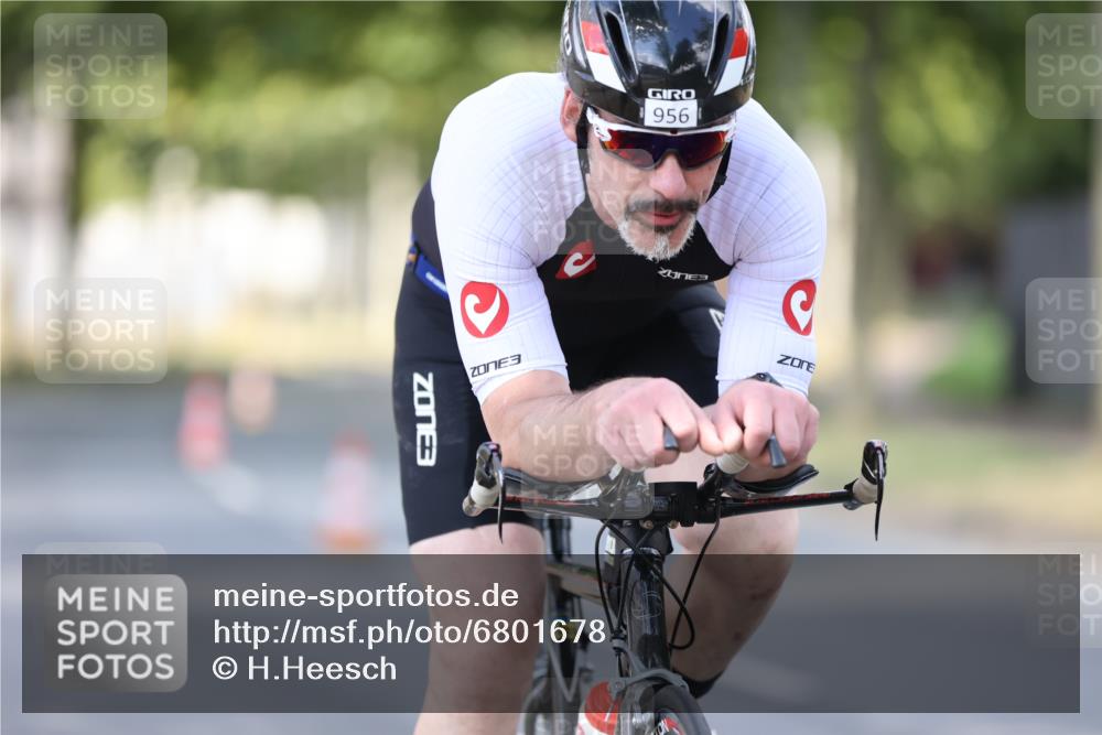 11.08.2024 - GEWOBA Citytriathlon Bremen H.Heesch http://msf.ph/oto/6801678 11.08.2024 12:02:10 Laufen  meine-sportfotos.de
