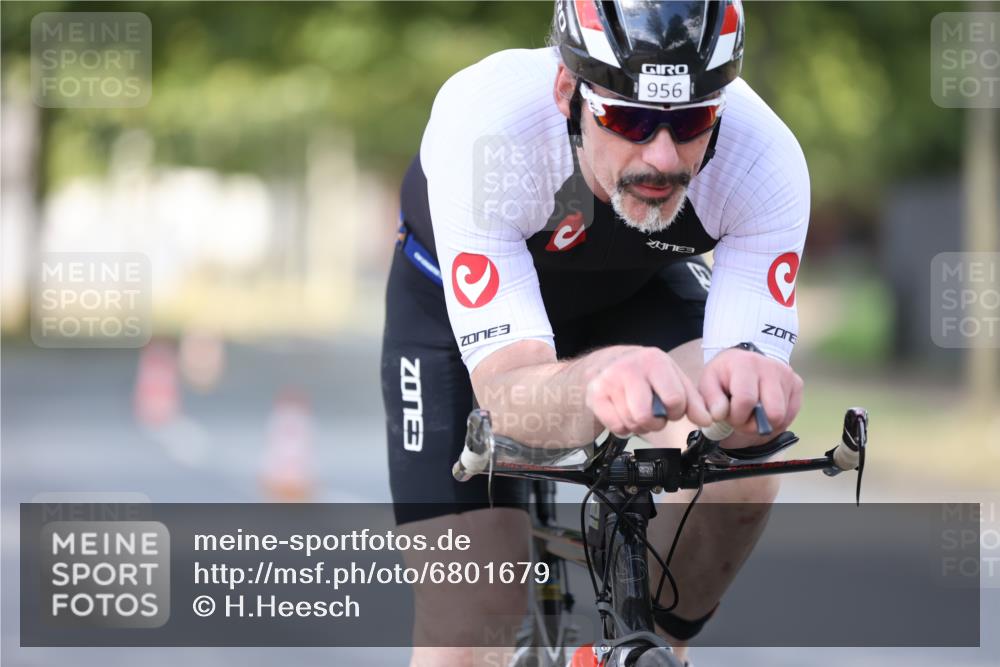 11.08.2024 - GEWOBA Citytriathlon Bremen H.Heesch http://msf.ph/oto/6801679 11.08.2024 12:02:10 Laufen  meine-sportfotos.de