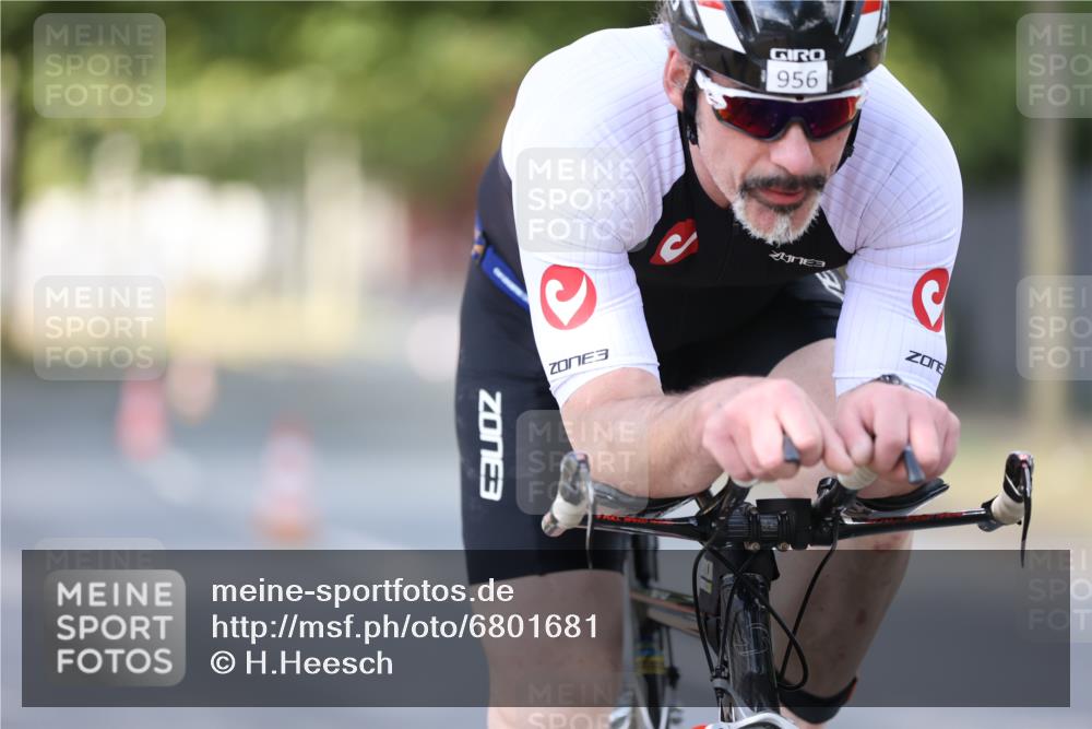 11.08.2024 - GEWOBA Citytriathlon Bremen H.Heesch http://msf.ph/oto/6801681 11.08.2024 12:02:10 Laufen  meine-sportfotos.de
