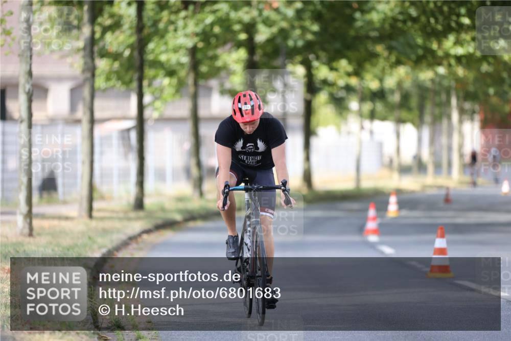 11.08.2024 - GEWOBA Citytriathlon Bremen H.Heesch http://msf.ph/oto/6801683 11.08.2024 12:02:12 Laufen  meine-sportfotos.de