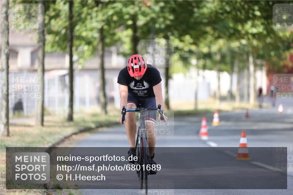 11.08.2024 - GEWOBA Citytriathlon Bremen H.Heesch http://msf.ph/oto/6801689 11.08.2024 12:02:12 Laufen  meine-sportfotos.de