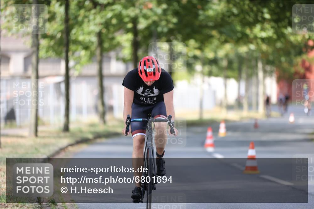 11.08.2024 - GEWOBA Citytriathlon Bremen H.Heesch http://msf.ph/oto/6801694 11.08.2024 12:02:12 Laufen  meine-sportfotos.de