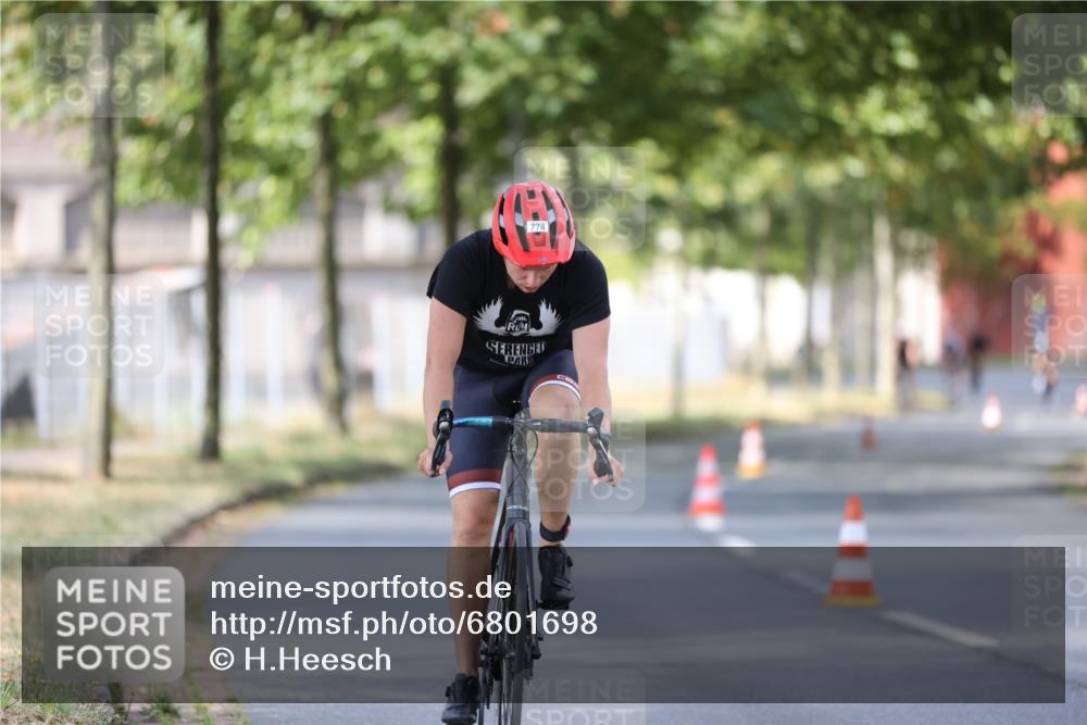 11.08.2024 - GEWOBA Citytriathlon Bremen H.Heesch http://msf.ph/oto/6801698 11.08.2024 12:02:12 Laufen  meine-sportfotos.de