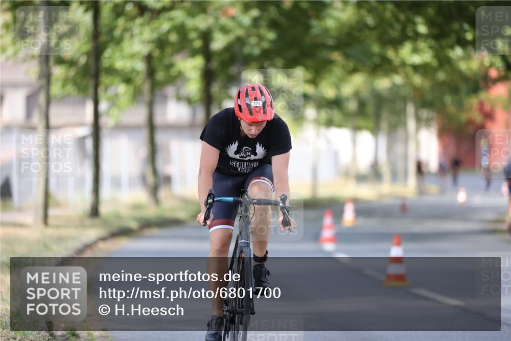 11.08.2024 - GEWOBA Citytriathlon Bremen H.Heesch http://msf.ph/oto/6801700 11.08.2024 12:02:12 Laufen  meine-sportfotos.de