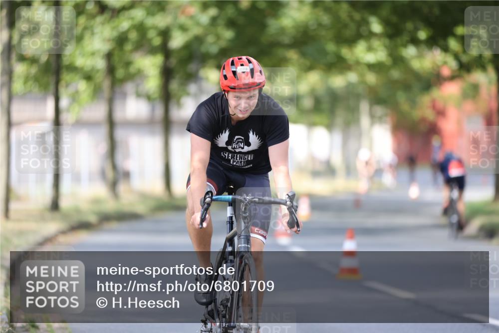 11.08.2024 - GEWOBA Citytriathlon Bremen H.Heesch http://msf.ph/oto/6801709 11.08.2024 12:02:13 Laufen  meine-sportfotos.de