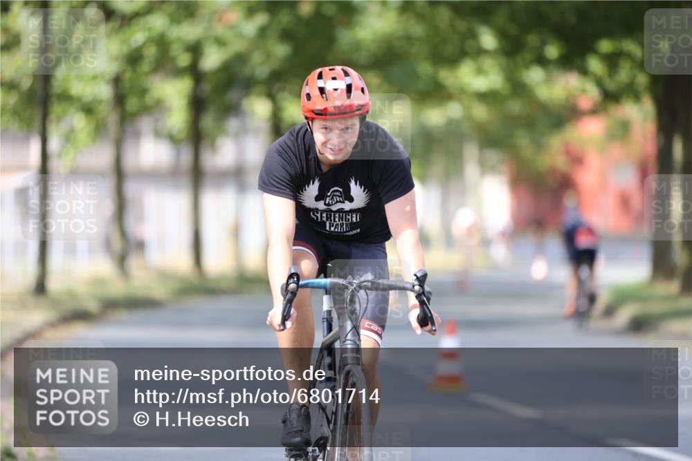 11.08.2024 - GEWOBA Citytriathlon Bremen H.Heesch http://msf.ph/oto/6801714 11.08.2024 12:02:13 Laufen  meine-sportfotos.de