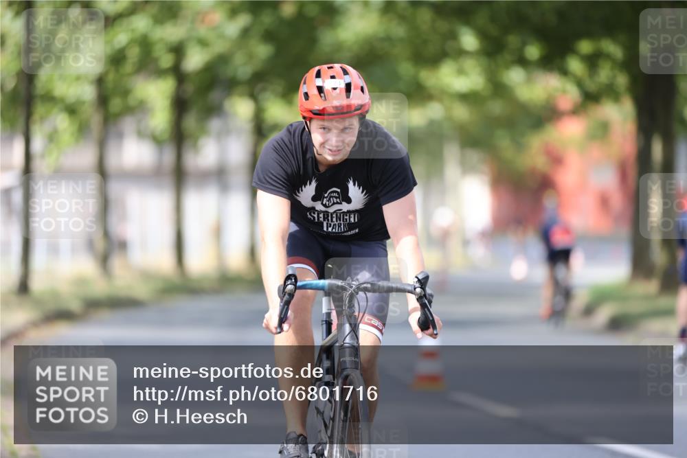 11.08.2024 - GEWOBA Citytriathlon Bremen H.Heesch http://msf.ph/oto/6801716 11.08.2024 12:02:13 Laufen  meine-sportfotos.de