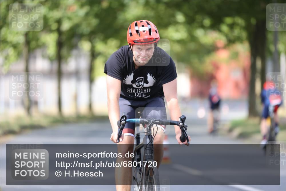 11.08.2024 - GEWOBA Citytriathlon Bremen H.Heesch http://msf.ph/oto/6801720 11.08.2024 12:02:13 Laufen  meine-sportfotos.de