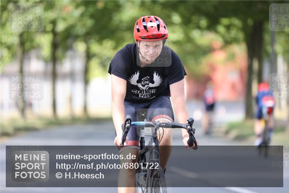 11.08.2024 - GEWOBA Citytriathlon Bremen H.Heesch http://msf.ph/oto/6801722 11.08.2024 12:02:13 Laufen  meine-sportfotos.de