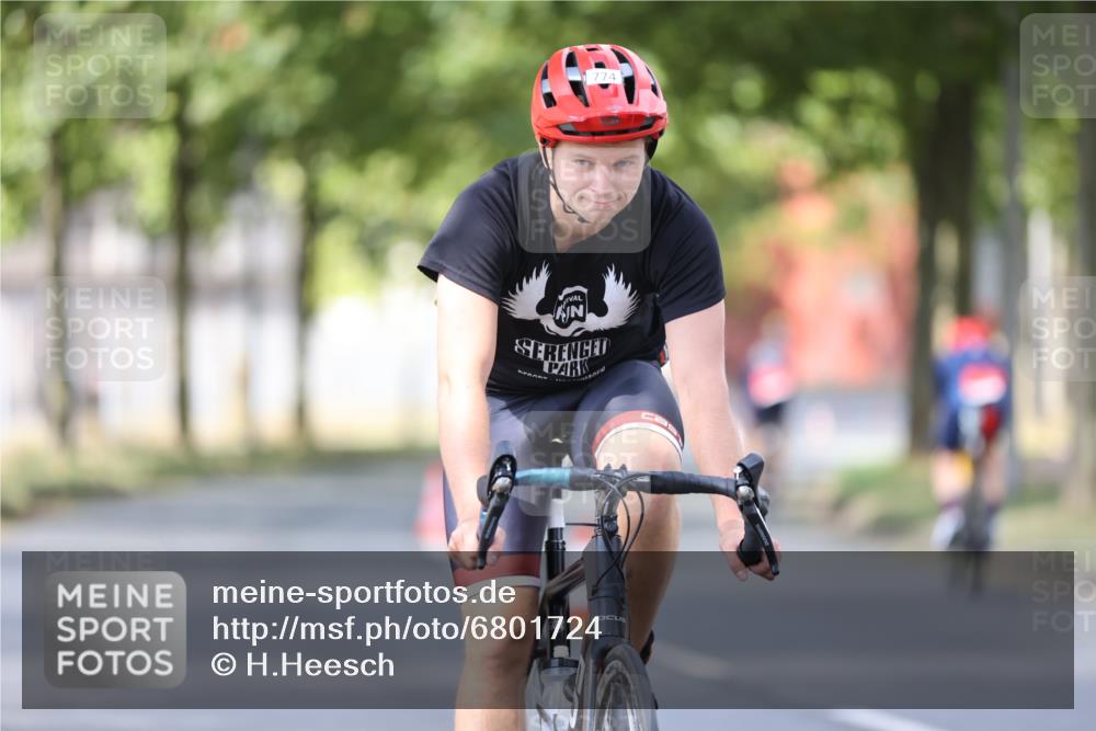 11.08.2024 - GEWOBA Citytriathlon Bremen H.Heesch http://msf.ph/oto/6801724 11.08.2024 12:02:13 Laufen  meine-sportfotos.de