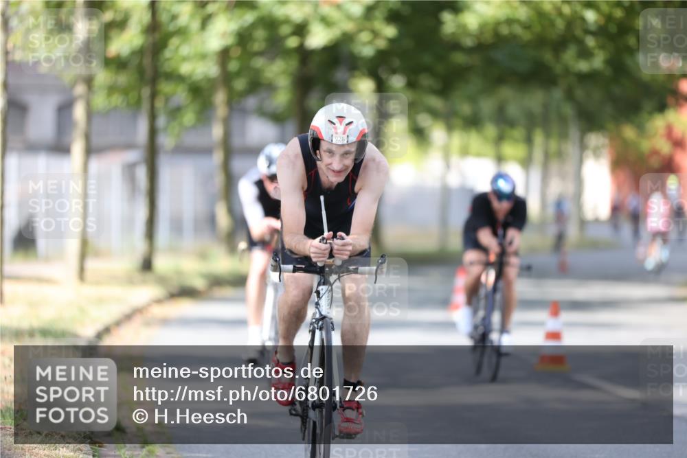 11.08.2024 - GEWOBA Citytriathlon Bremen H.Heesch http://msf.ph/oto/6801726 11.08.2024 12:02:22 Laufen  meine-sportfotos.de
