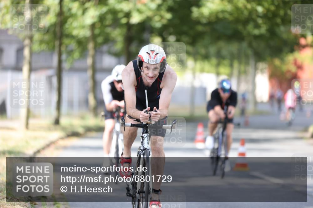 11.08.2024 - GEWOBA Citytriathlon Bremen H.Heesch http://msf.ph/oto/6801729 11.08.2024 12:02:22 Laufen  meine-sportfotos.de