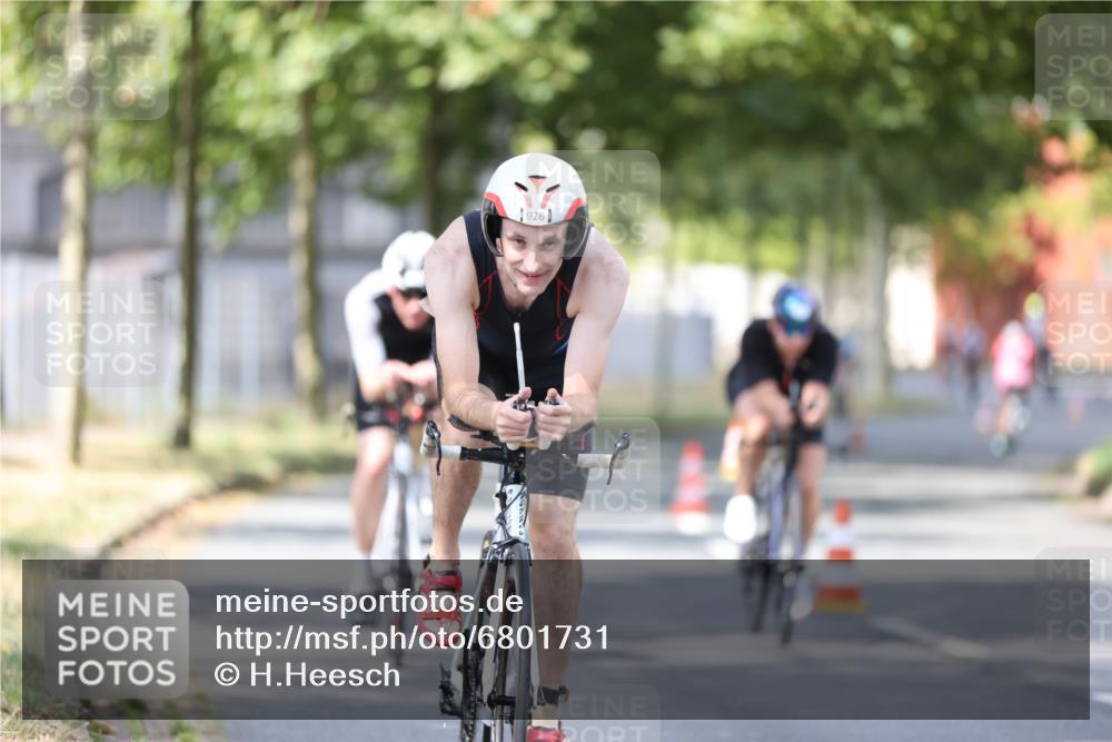 11.08.2024 - GEWOBA Citytriathlon Bremen H.Heesch http://msf.ph/oto/6801731 11.08.2024 12:02:22 Laufen  meine-sportfotos.de
