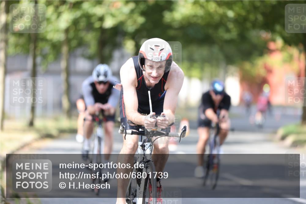 11.08.2024 - GEWOBA Citytriathlon Bremen H.Heesch http://msf.ph/oto/6801739 11.08.2024 12:02:22 Laufen  meine-sportfotos.de