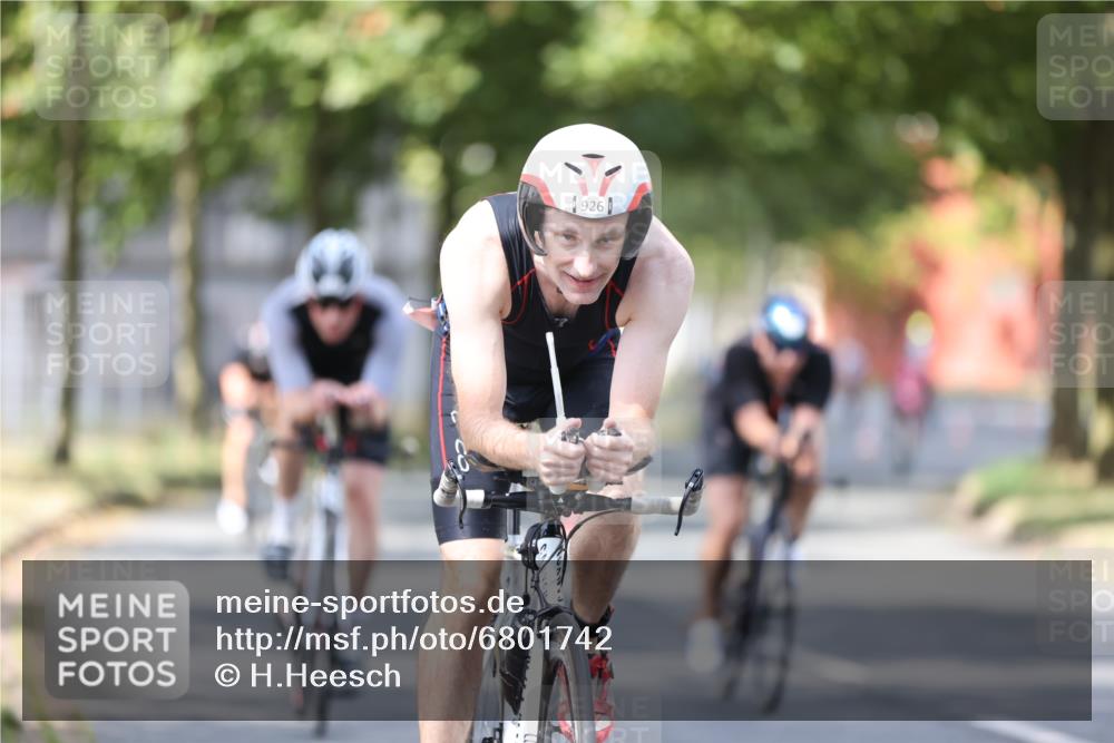 11.08.2024 - GEWOBA Citytriathlon Bremen H.Heesch http://msf.ph/oto/6801742 11.08.2024 12:02:22 Laufen  meine-sportfotos.de
