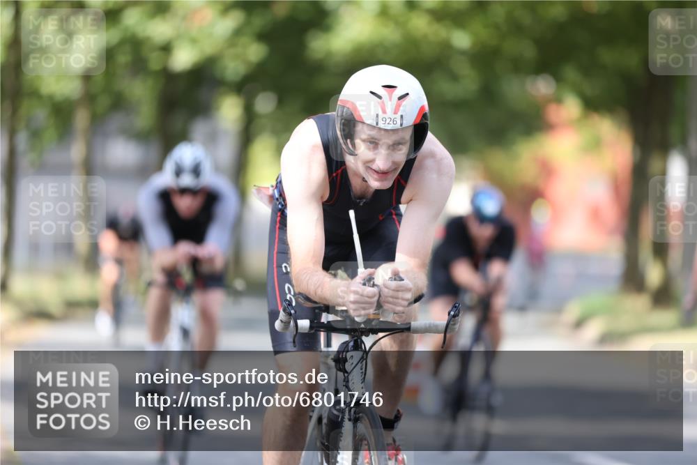 11.08.2024 - GEWOBA Citytriathlon Bremen H.Heesch http://msf.ph/oto/6801746 11.08.2024 12:02:23 Laufen  meine-sportfotos.de