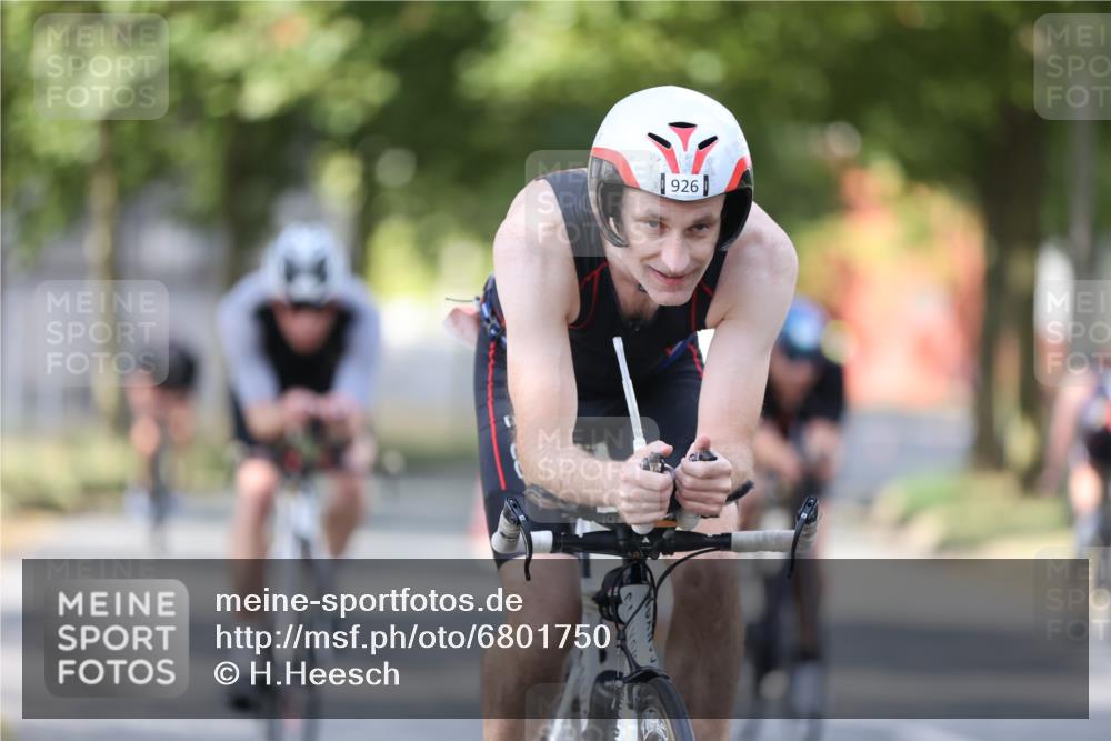 11.08.2024 - GEWOBA Citytriathlon Bremen H.Heesch http://msf.ph/oto/6801750 11.08.2024 12:02:23 Laufen  meine-sportfotos.de