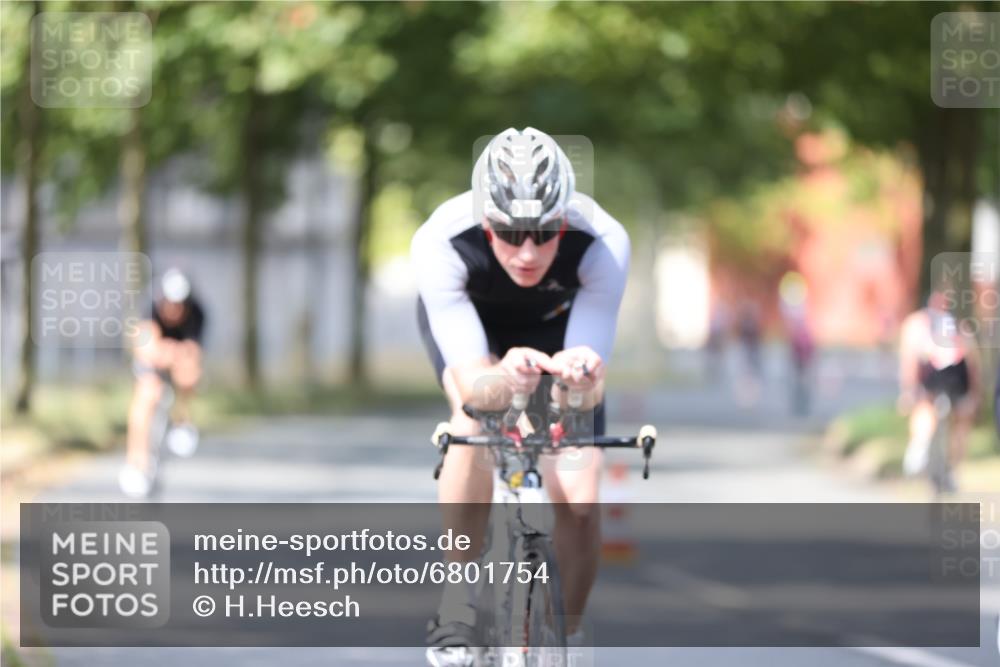 11.08.2024 - GEWOBA Citytriathlon Bremen H.Heesch http://msf.ph/oto/6801754 11.08.2024 12:02:23 Laufen  meine-sportfotos.de
