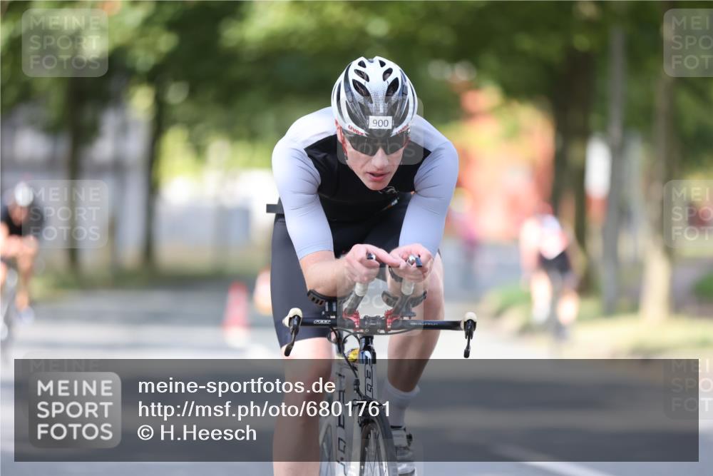 11.08.2024 - GEWOBA Citytriathlon Bremen H.Heesch http://msf.ph/oto/6801761 11.08.2024 12:02:23 Laufen  meine-sportfotos.de