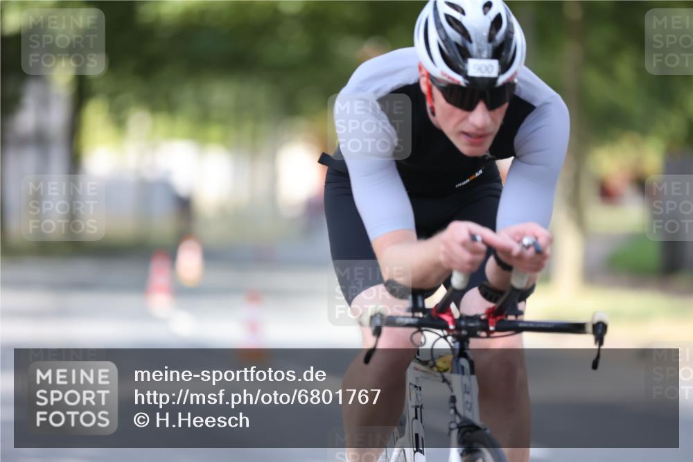 11.08.2024 - GEWOBA Citytriathlon Bremen H.Heesch http://msf.ph/oto/6801767 11.08.2024 12:02:24 Laufen  meine-sportfotos.de