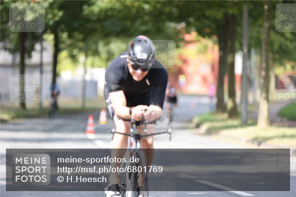11.08.2024 - GEWOBA Citytriathlon Bremen H.Heesch http://msf.ph/oto/6801769 11.08.2024 12:02:25 Laufen  meine-sportfotos.de