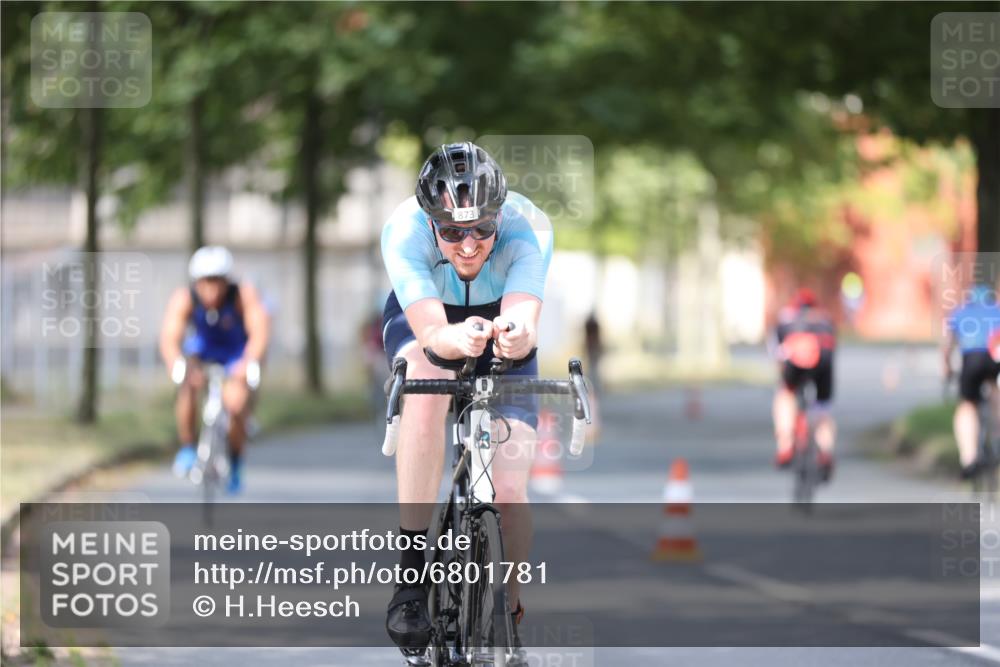 11.08.2024 - GEWOBA Citytriathlon Bremen H.Heesch http://msf.ph/oto/6801781 11.08.2024 12:02:31 Laufen  meine-sportfotos.de
