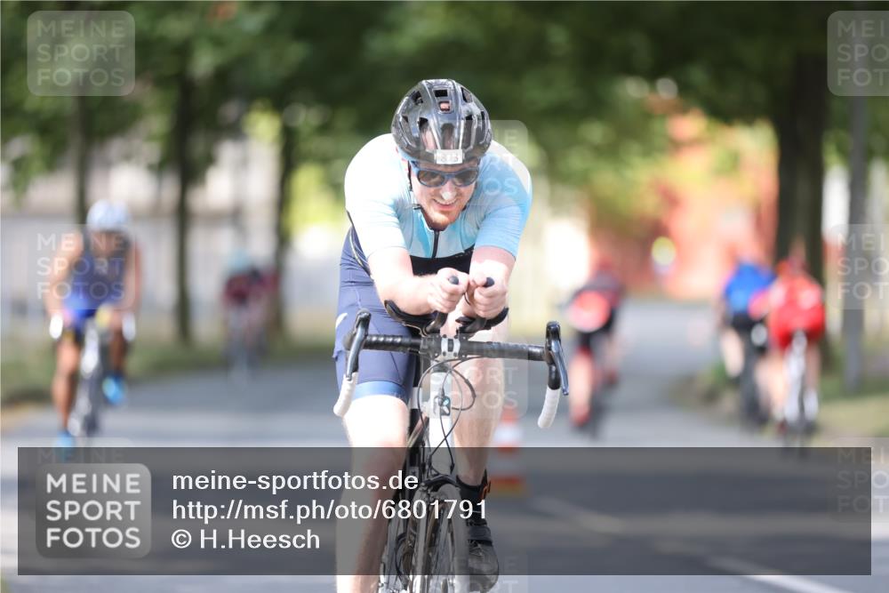 11.08.2024 - GEWOBA Citytriathlon Bremen H.Heesch http://msf.ph/oto/6801791 11.08.2024 12:02:31 Laufen  meine-sportfotos.de