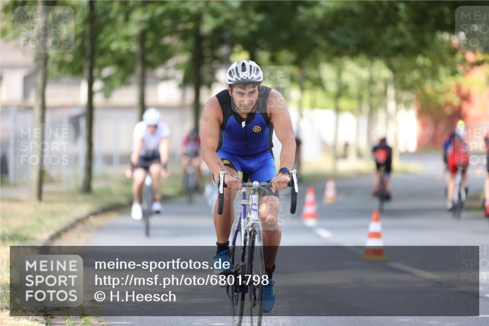 11.08.2024 - GEWOBA Citytriathlon Bremen H.Heesch http://msf.ph/oto/6801798 11.08.2024 12:02:33 Laufen  meine-sportfotos.de